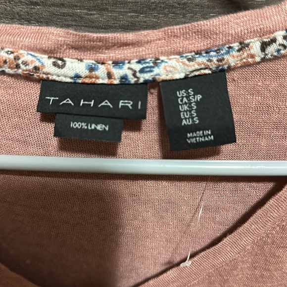 Pretty Tahari top💕! - Picture 3 of 3
